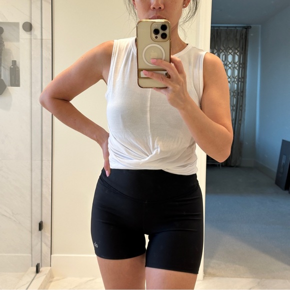 ALO Yoga white cropped top size xs - Picture 6 of 6